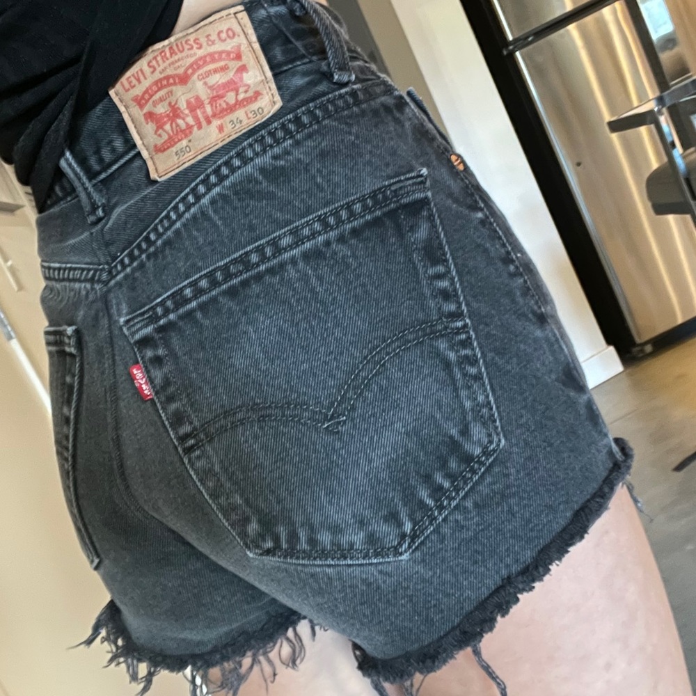 Black, high rise, Levi’s Jean shorts!